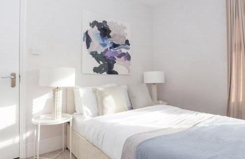 Bruce Grove Casa | Newly renovated large 4/5 bedroom Victorian terrace house with garden.
