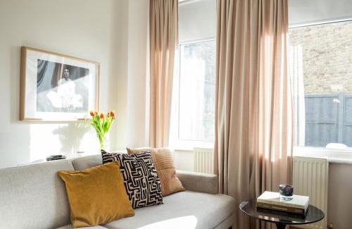 Bruce Grove Casa | Newly renovated large 4/5 bedroom Victorian terrace house with garden.