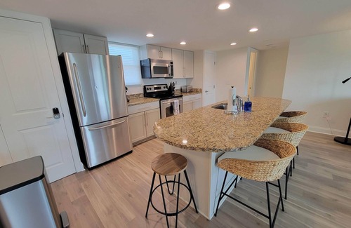 Dewey Beach Condominio | Newly Renovated Modern 2 Bed/2 Bath Condo w/ Pool 1 Block to Beach