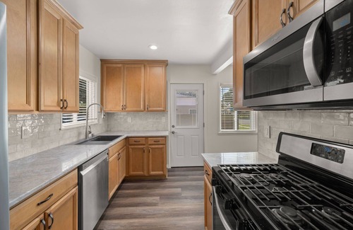 Harbor Casa | Spacious 4-bedroom with AC, W/D in Long Beach next to Hartwell Park
