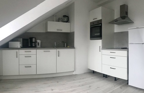 Mutlangen Apartamento | Recientemente renovado y recién amueblado Dachgeschosswohung
