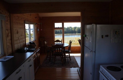 French River Casa | Dodd Place - Propiedad frente al mar recientemente renovada en French River