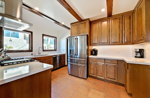 Mission Beach Villa | Newly Renovated Oceanfront 8BD/2 Houses w/ AC, Hot Tub, Firepit, & Huge Rooftop Deck!