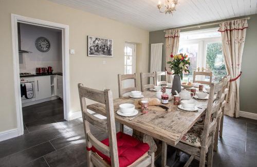 Combe Down Casa | Newly renovated Old bakery House in Bath, 3 Bedroom, FREE Parking
