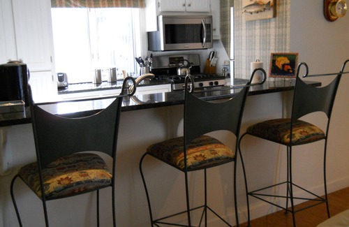 Mews Village Casa | Recientemente renovado Patio Home con piscina climatizada en el campo de golf en New Seabury!