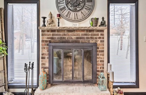 Tobyhanna Chalet De Esquí | Newly Renovated Poconos Chalet at the Center of all Outdoor Attractions!
