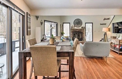 Tobyhanna Chalet De Esquí | Newly Renovated Poconos Chalet at the Center of all Outdoor Attractions!