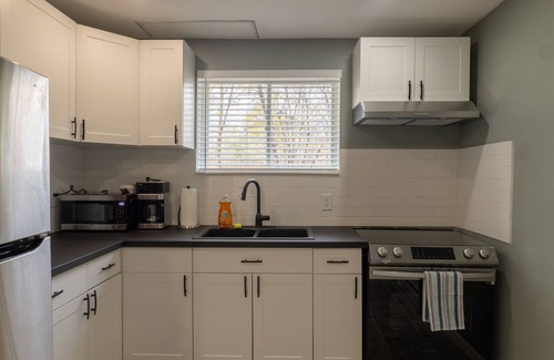 Kemptville Apartamento | Newly Renovated Private 2 bed with 1 bath Getaway