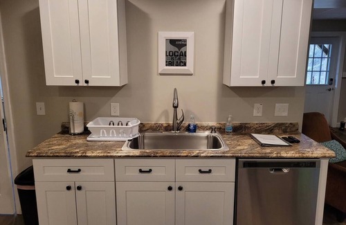 Oakley Apartamento | Newly Renovated Private Lower Level Suite near Biltmore