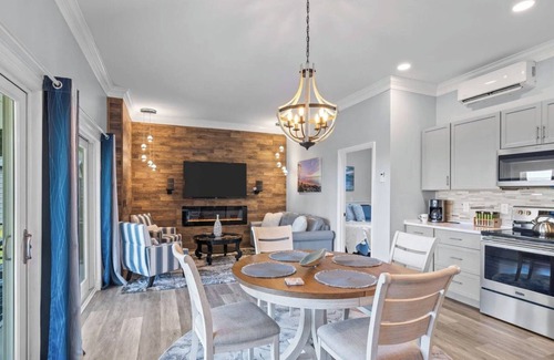 Craven County Casa | Newly Renovated, private beach, Oasis.
