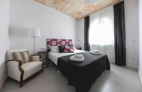 Sant Narcis Casa | Newly renovated room w Pool & BikeParking