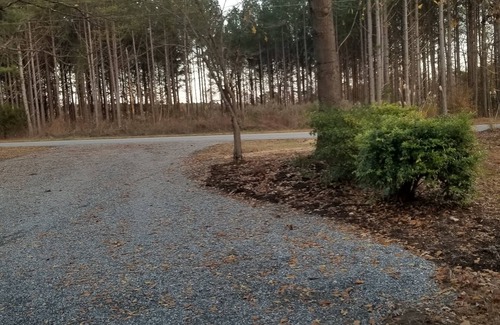 Olin Cabaña | Newly renovated rustic cottage in Northern Iredell County NC