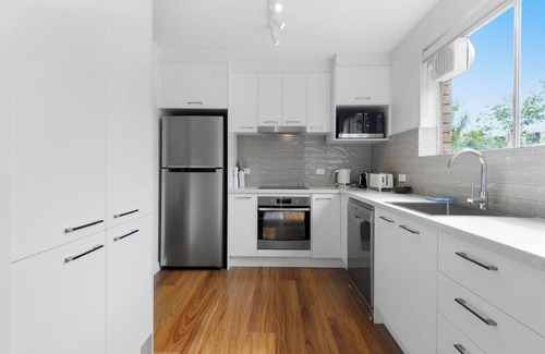 South Yarra Apartamento | Newly Renovated South Yarra 2BR Apt with parking