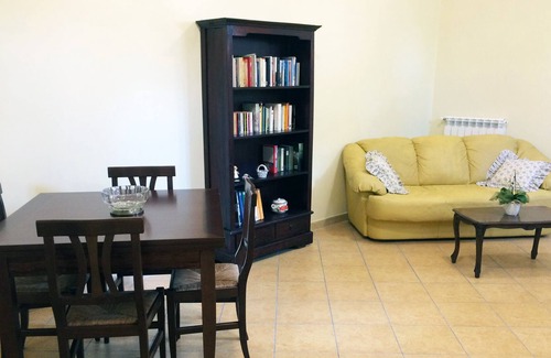 Frascati Apartamento | Recién renovado, espacioso apartamento de 1 cama