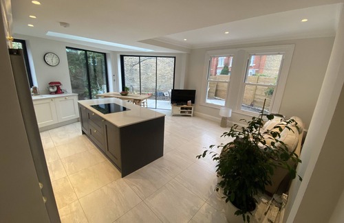 Streatham Hill Apartamento | Newly renovated spacious maisonette with landscaped garden