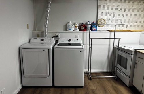 Regina Casa | Newly Renovated- Spacious 4 BR
