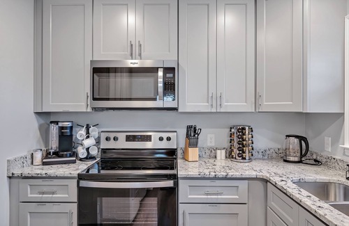 Apex Casa | Newly Renovated, Steps to Downtown, 2 King Beds