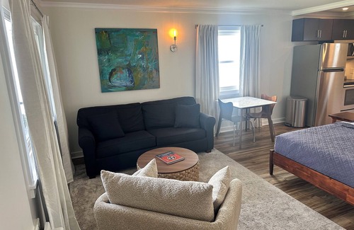 Melrose Apartamento | Newly renovated studio! Our 'bnb used to be a 50's motel that was converted to condos
