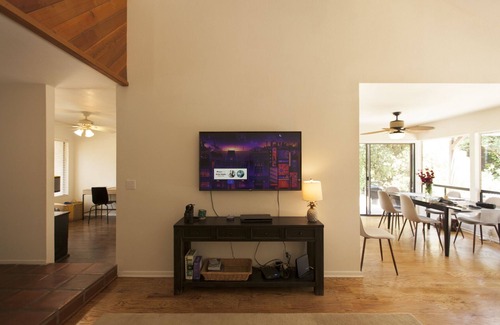 Ojai Casa | Escapada impresionante recientemente renovada, a pie de la ciudad, jardín, vistas a la montaña