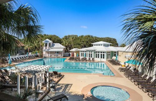 Saint Helena Island Casa | Newly Renovated Sunsuite! Centrally Located with Resort Access!
