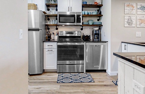 Folly Beach Condominio | Newly renovated two-story waterfront condo with screened porch, pool, & tennis