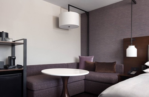 Visalia Hotel | Newly renovated, upscale, modern Visalia Hotel!