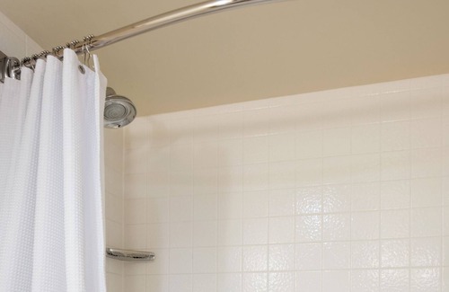 Visalia Hotel | Newly renovated, upscale, modern Visalia Hotel!