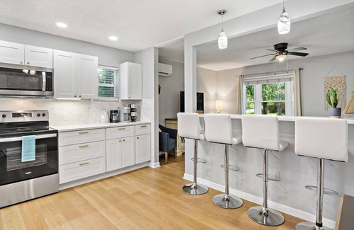 Black Mountain Cabaña | Newly renovated cozy cottage in Black Mountain