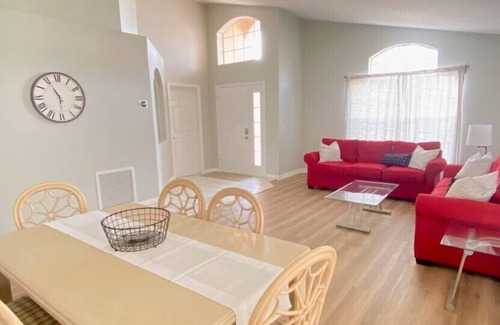 Lake Berkley Casa | NEWLY RENOVATED!! 4 Bedroom Private home, South Facing pool