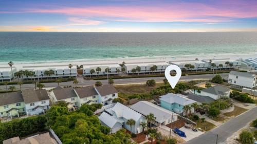 Inlet Beach Heights Casa | Newly Renovated 2-min Walk to the Beach The Coastal Cottage by AvantStay