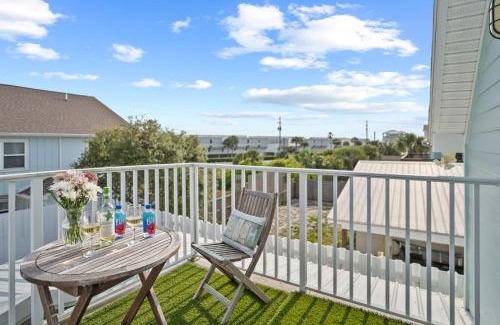 Inlet Beach Heights Casa | Newly Renovated 2-min Walk to the Beach The Coastal Cottage by AvantStay