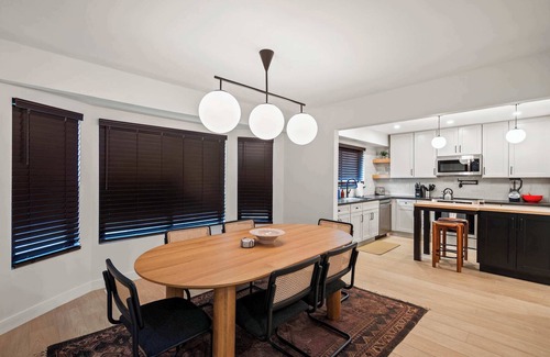 Rochester Hills Casa | Newly Renovated 5BR/2.5BA w/ Jacuzzi!