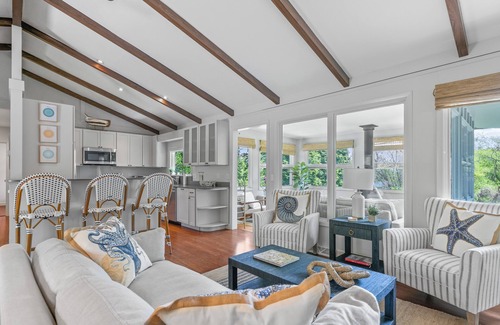 Wakefield-Peacedale Casa | Newly renovated mid-century modern house, minutes from town and beach