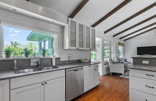 Wakefield-Peacedale Casa | Newly renovated mid-century modern house, minutes from town and beach