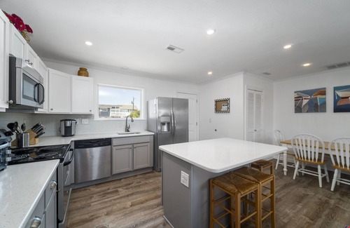 Sandbridge Cabaña | NEWLY RENOVATED Sandbridge Beach Home | Heated Pool & Steps to Ocean!