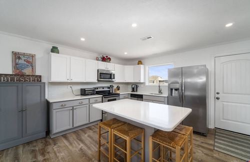 Sandbridge Cabaña | NEWLY RENOVATED Sandbridge Beach Home | Heated Pool & Steps to Ocean!