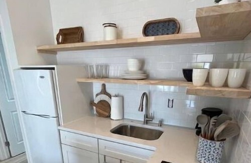 Wildwood Crest Cabaña | Newly Renovated Cottage, 2.5 blocks from beach!