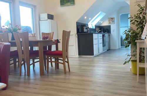 Diez Apartamento | Newly renovated vacation apartment with three bedrooms
