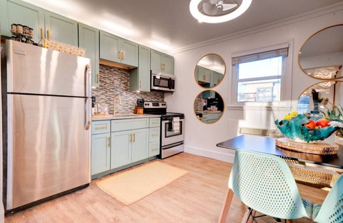 Woodland in Waverly Condominio | NEWLY RENOVATED! Vibrant Exciting Nash Condo+ Pool