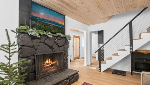 Big Bear Lake Casa | Newly Renovated Villa 6 Beds Fenced-in Backyard