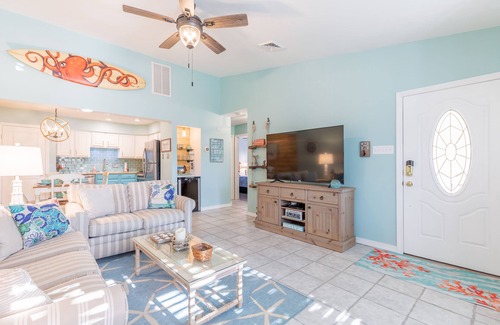 Village Green Casa | Newly renovated Village Green Quad within walking distance to the harbor.