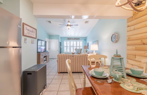 Village Green Casa | Newly renovated Village Green Quad within walking distance to the harbor.