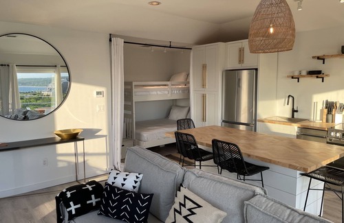Town of East Hampton Condominio | Newly renovated Waterfront condo with amazing views, private beach, pool & more