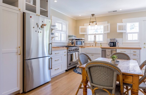 Junior College Neighborhood Association Cabaña | Newly renovated Wine Country Historic Cottage