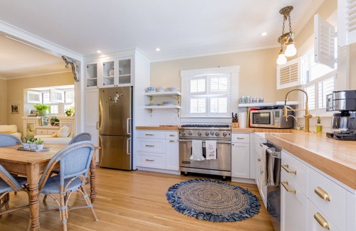Junior College Neighborhood Association Cabaña | Newly renovated Wine Country Historic Cottage