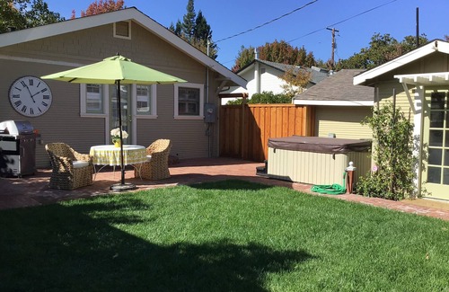 Junior College Neighborhood Association Cabaña | Newly renovated Wine Country Historic Cottage