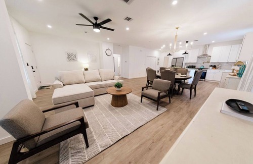 Government Hill Casa | Newly restored 5-bed, 3-bath home in downtown San Antonio, near Pearl District