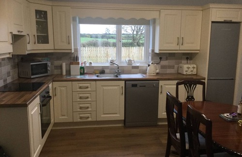 Enniscrone Cabaña | Recién restaurada acogedora casa de 3 dormitorios en Enniscrone Village