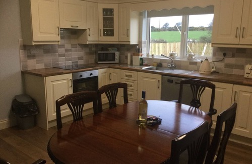 Enniscrone Cabaña | Recién restaurada acogedora casa de 3 dormitorios en Enniscrone Village