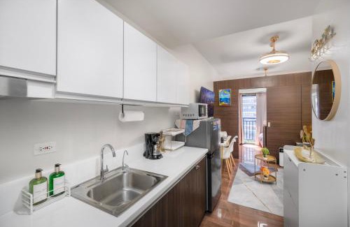 San Antonio Apartamento | Newly Turned 0ver Cond0- Air Makati 1BR with Balcony